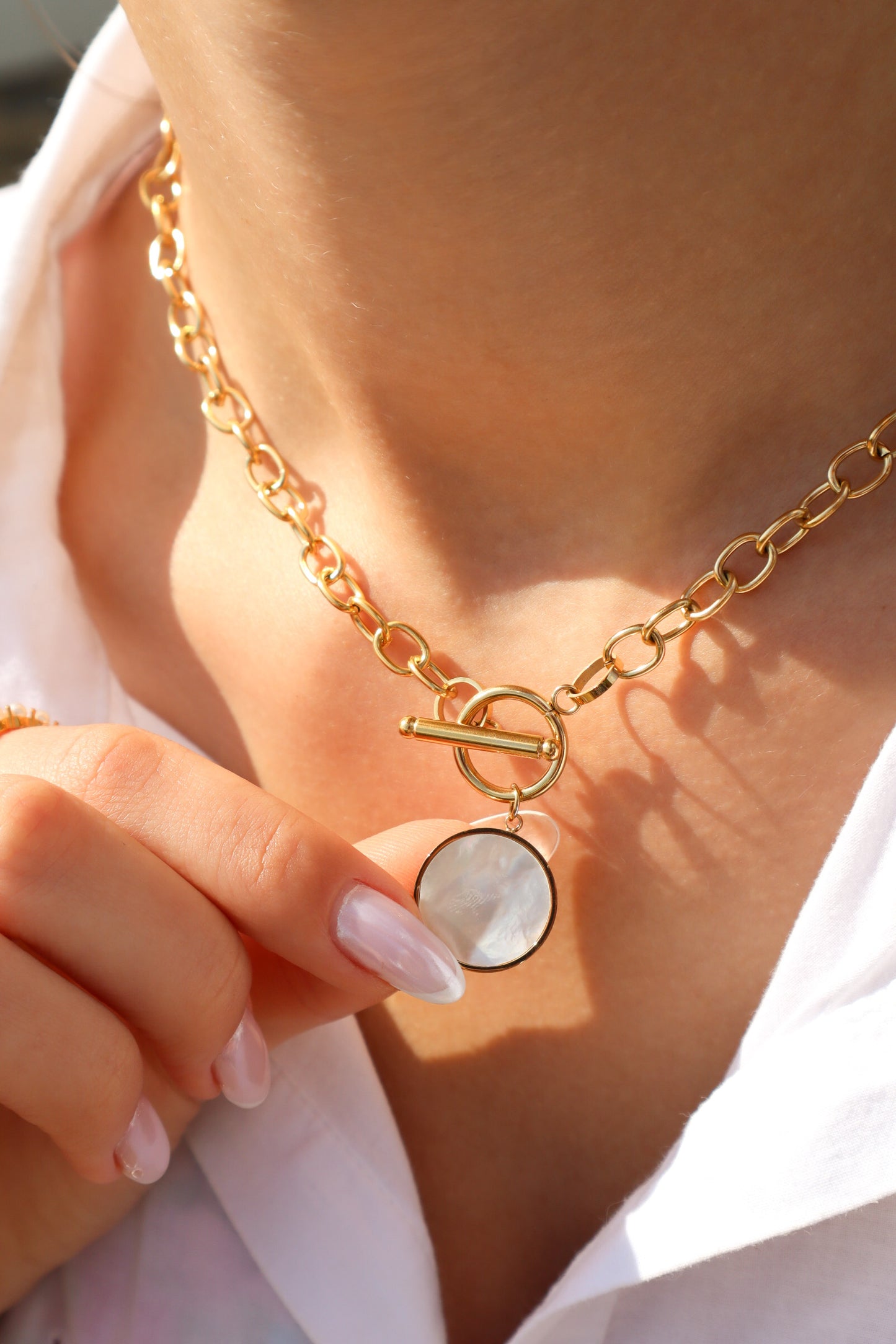 Load image into Gallery viewer, Kaia Natural Shell Stainless Steel Necklace
