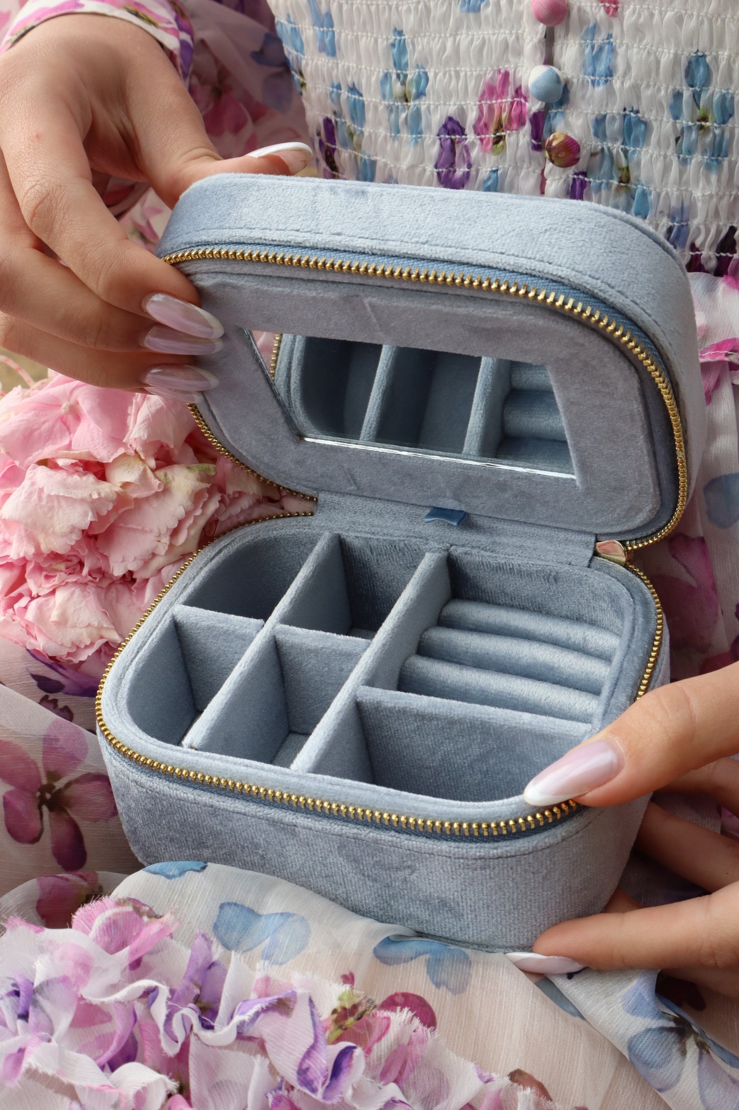 Load image into Gallery viewer, Baby Blue Travel Jewellery Box
